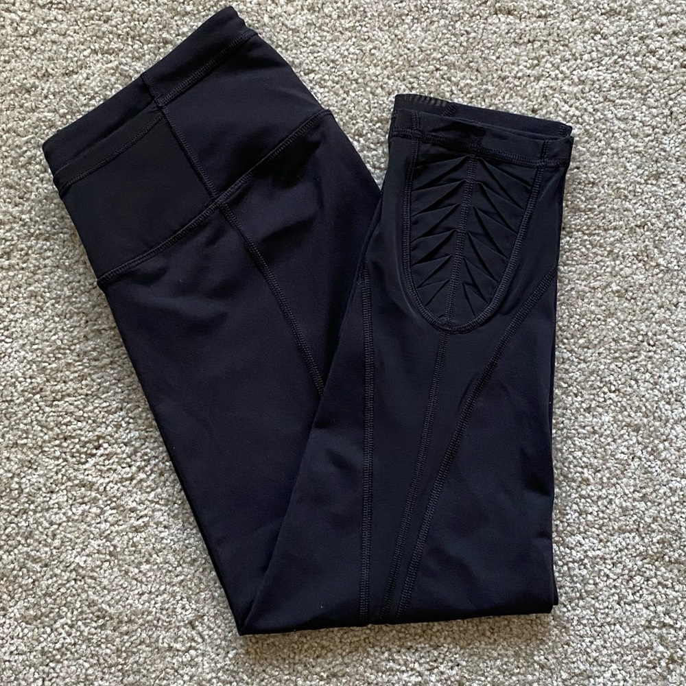 VS Knockout Capri Tights EUC